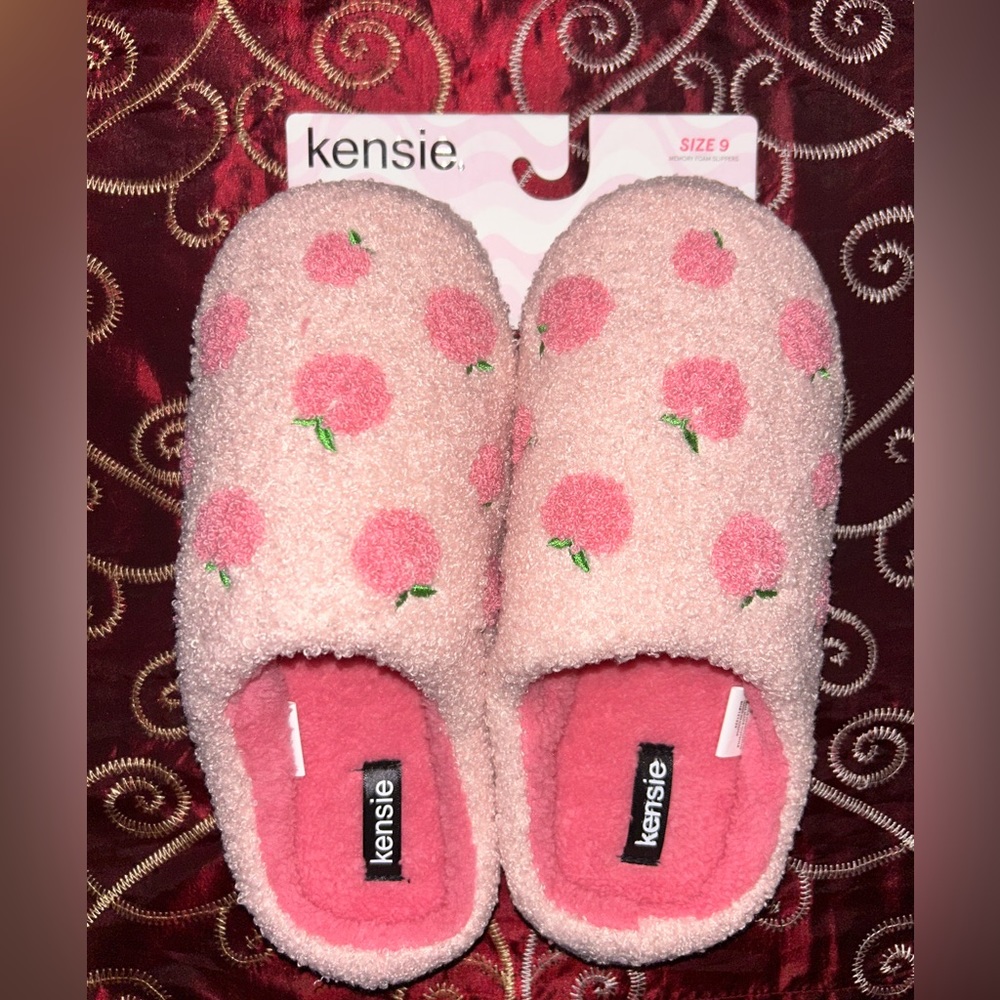 KENSIE Peach Slippers 🍑 NWT Mother’s Day Birthday Gift